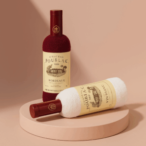 Flaschenillusion – Handtuch als Weinflasche